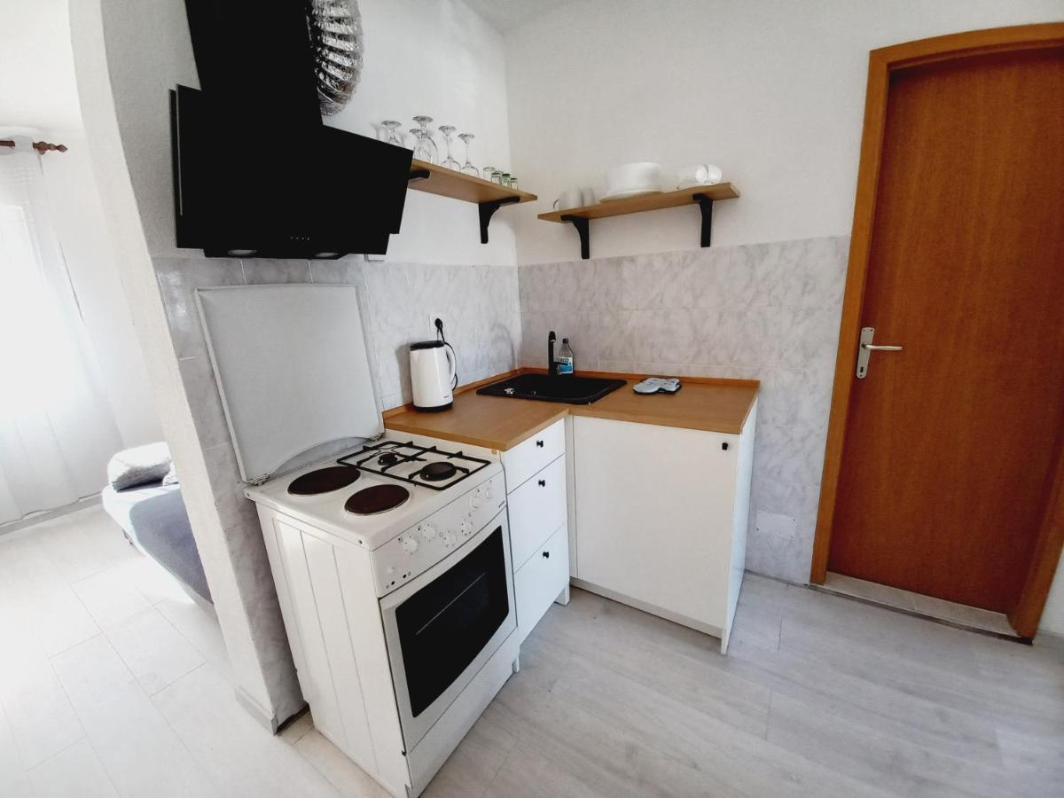 Apartments Toni Rogoznica  Bagian luar foto